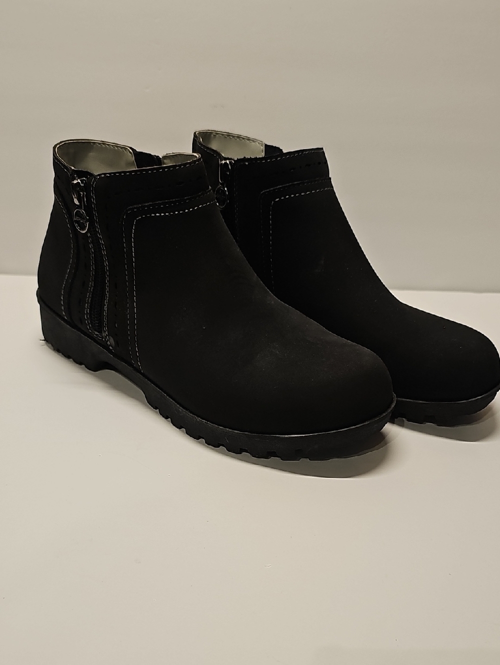 J Sport Women's Black Ankle Boots with Side Zip Memory foam Jenna sz 8